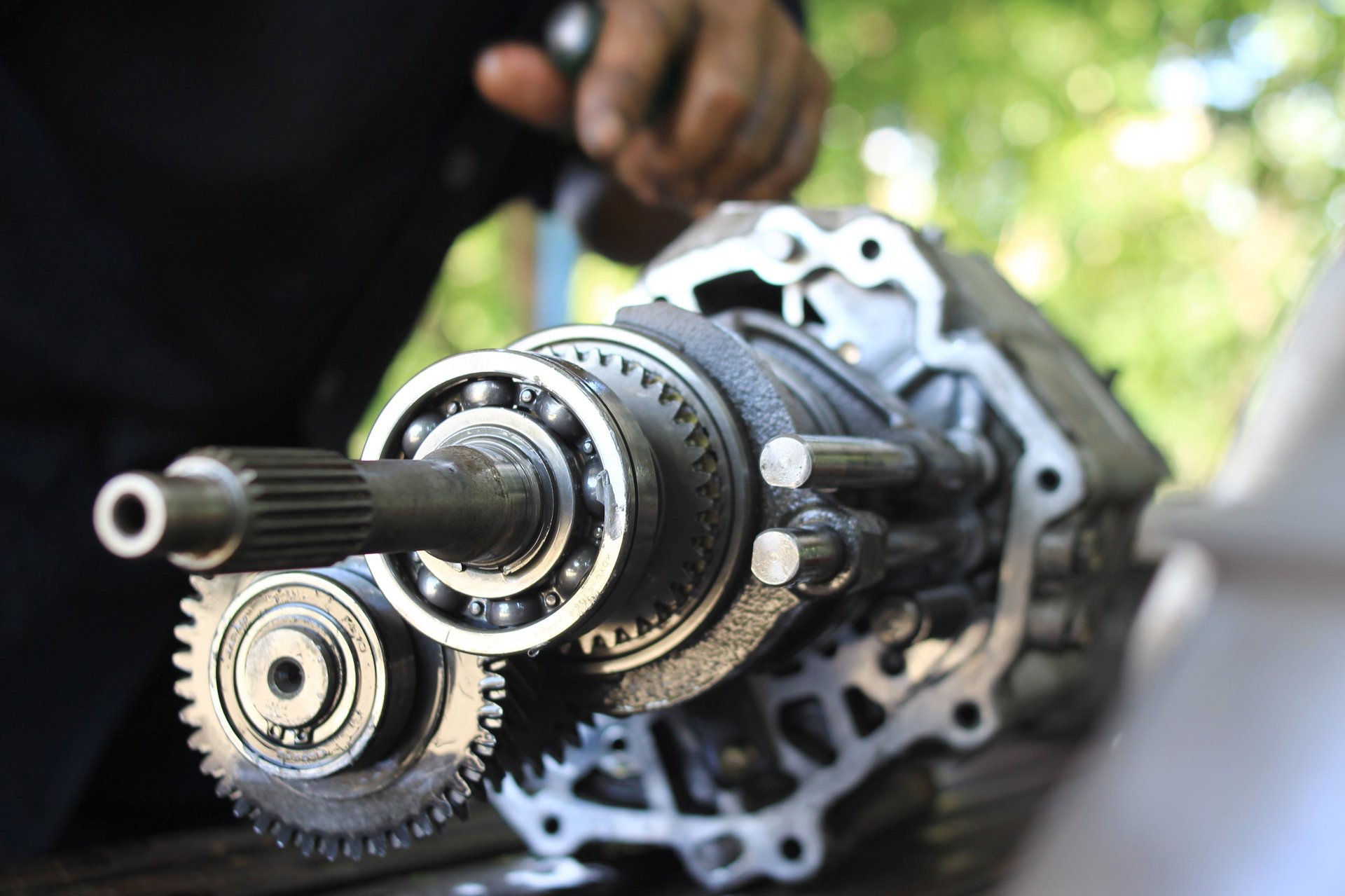 Car mechanic fixing gear parts